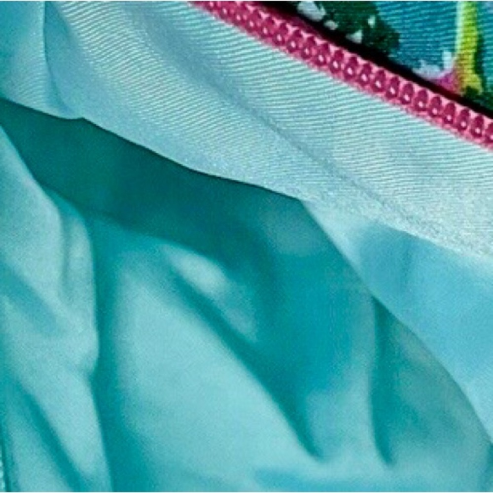 Vera Bradley Large Triple Zip Hipster Crossbody Bag in “Tropical Paradise” - Picture 7 of 10